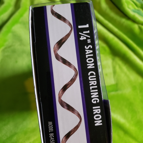 Hot tools  curling 1 1/4 inches curls. main image 4